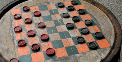 O jogo de damas na Praça da Alfândega